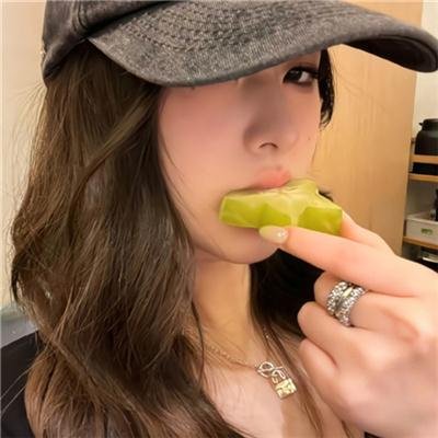 年轻女人